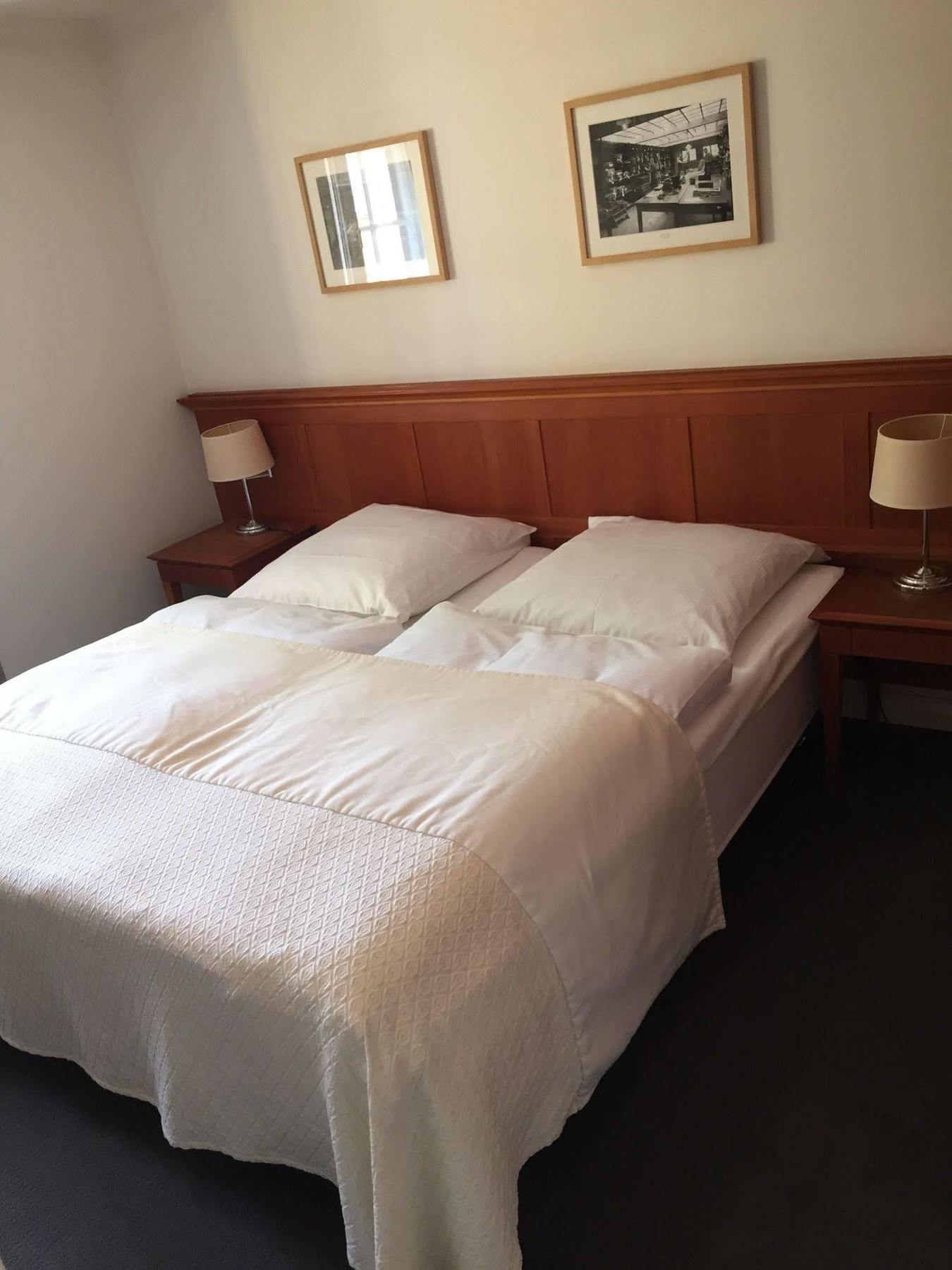 Hotel Vierseithof 卢肯瓦尔德 外观 照片